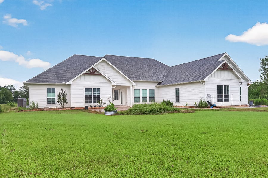 Property photo for 22519 Chenango Lake Drive, Angleton, TX
