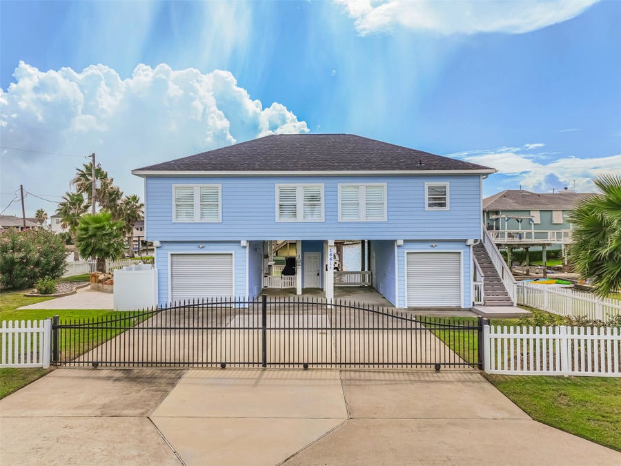 Property photo for 16611 Pompano Way, Galveston, TX