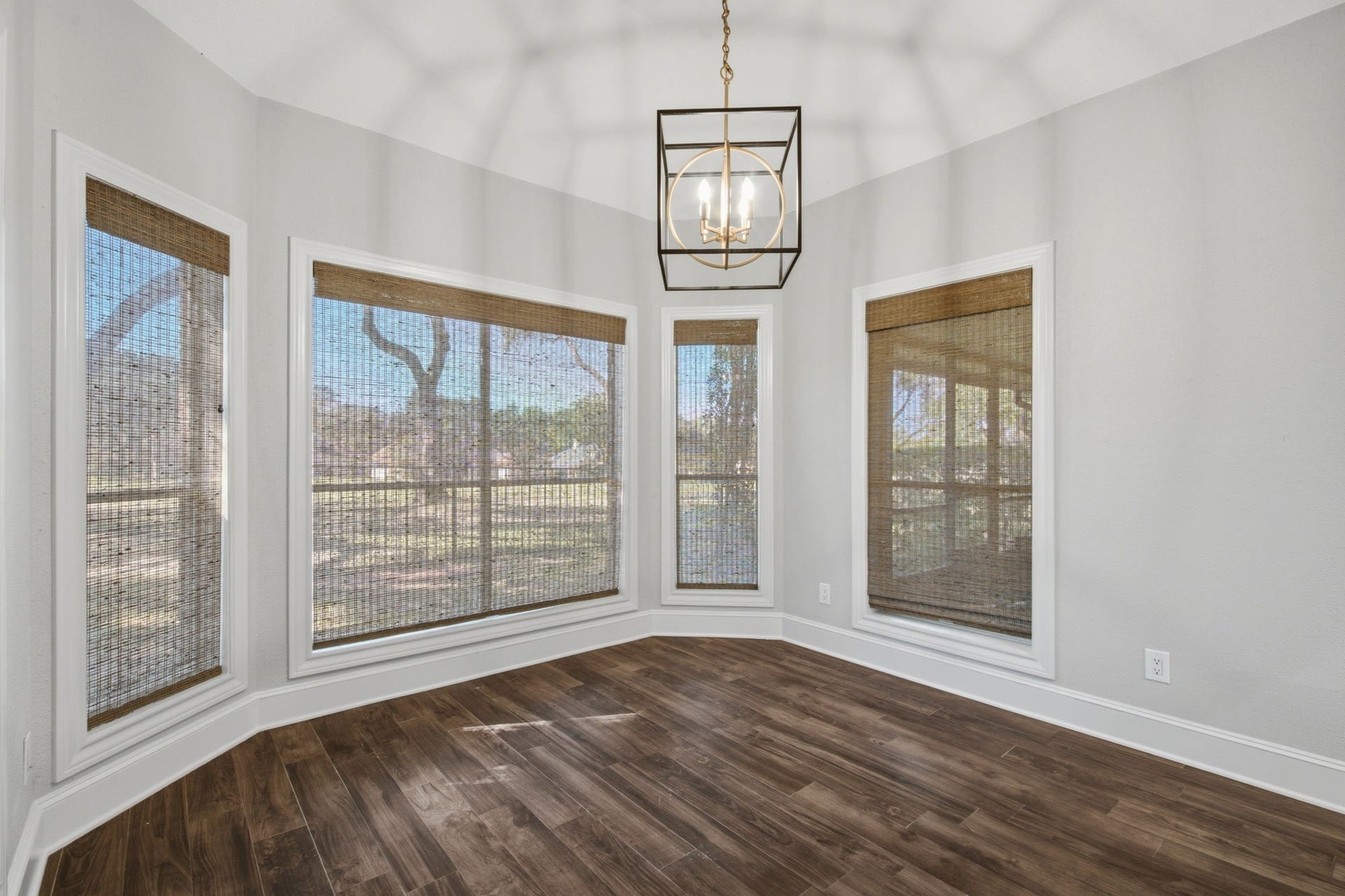 162 Dawns Edge Drive, Conroe, TX 77356