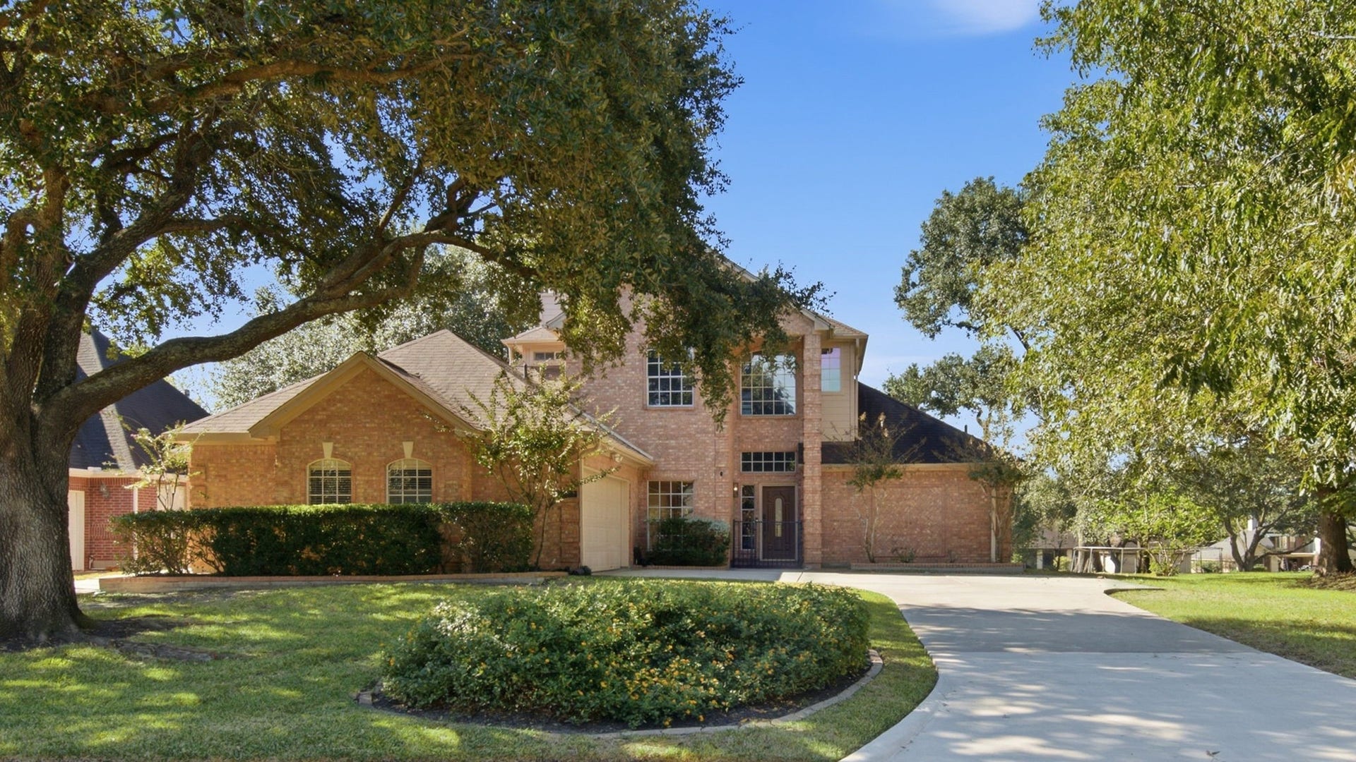 162 Dawns Edge Drive, Conroe, TX 77356