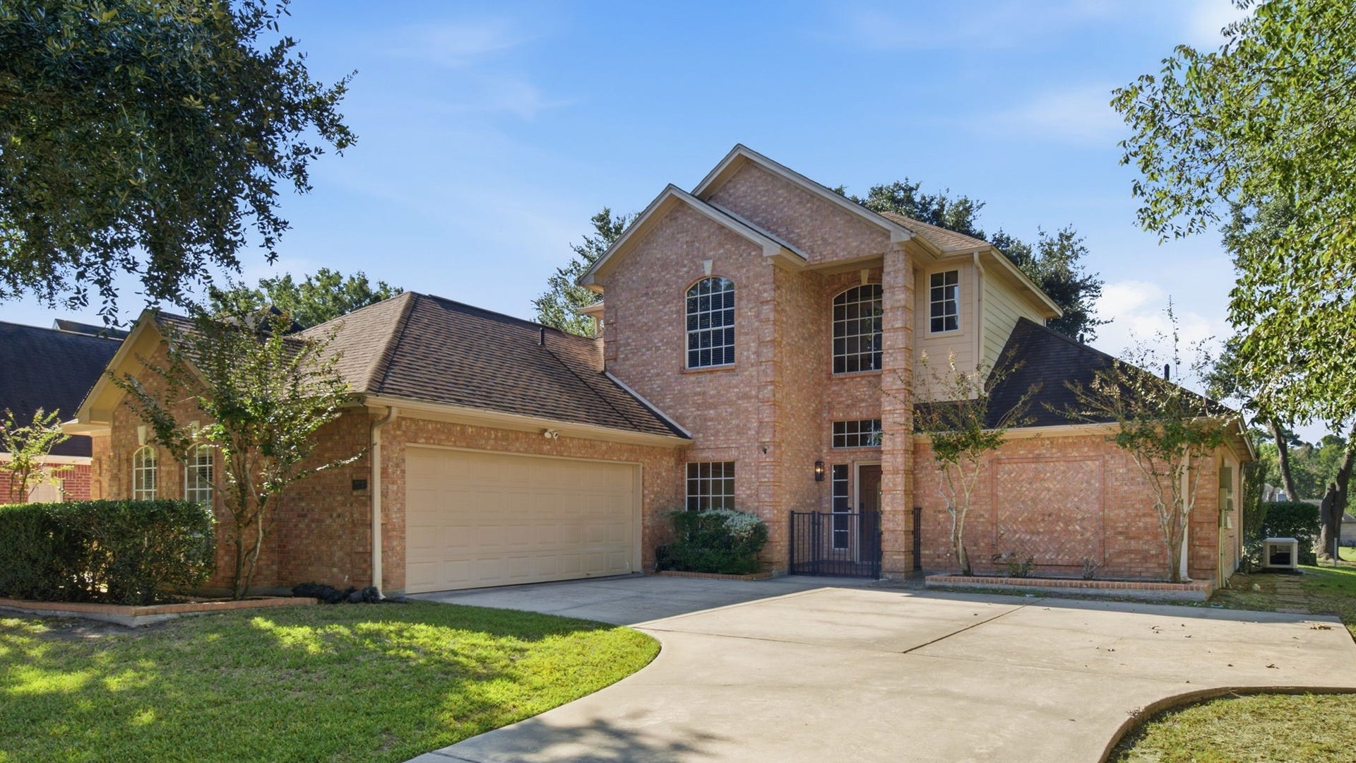 162 Dawns Edge Drive, Conroe, TX 77356