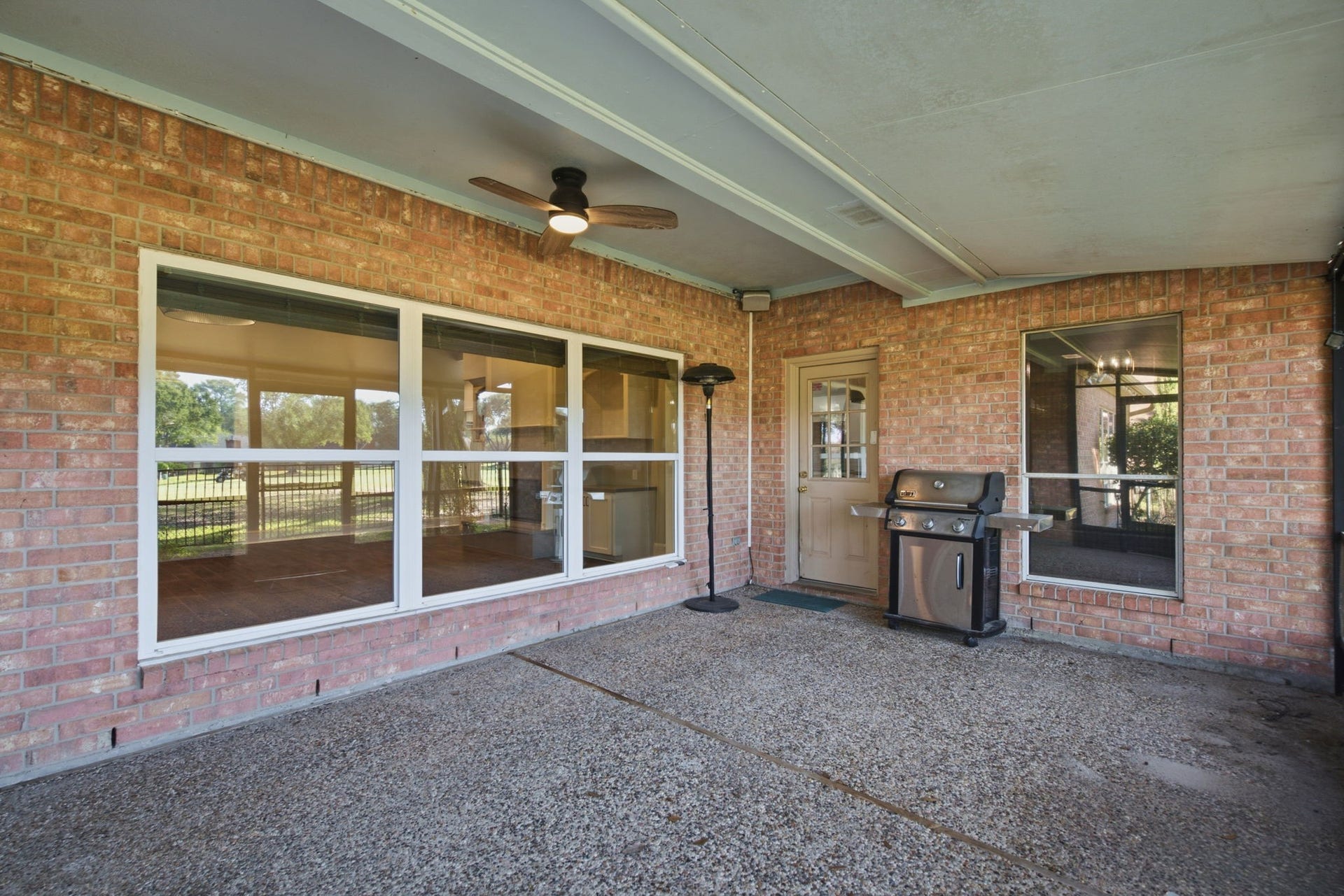162 Dawns Edge Drive, Conroe, TX 77356