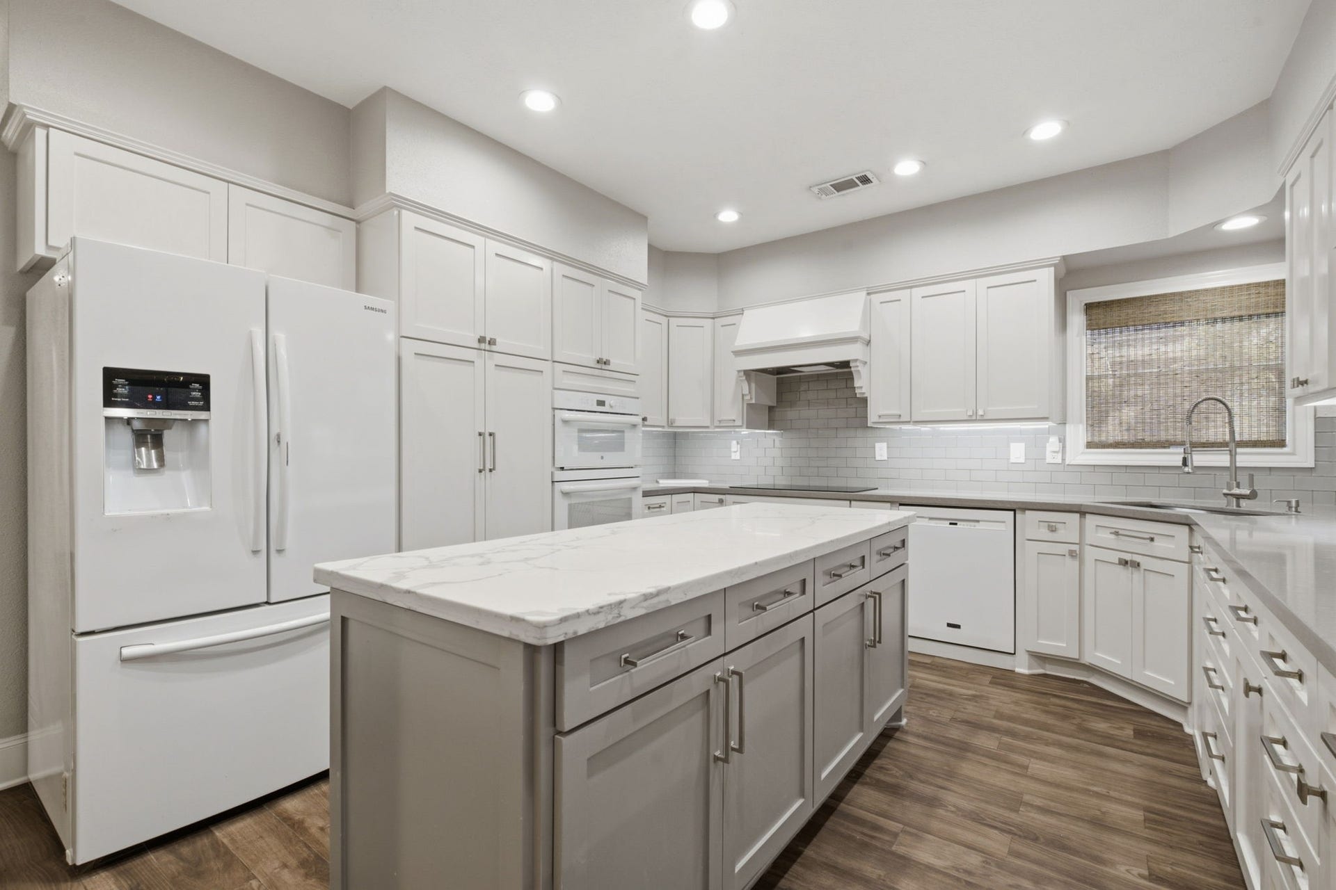 162 Dawns Edge Drive, Conroe, TX 77356