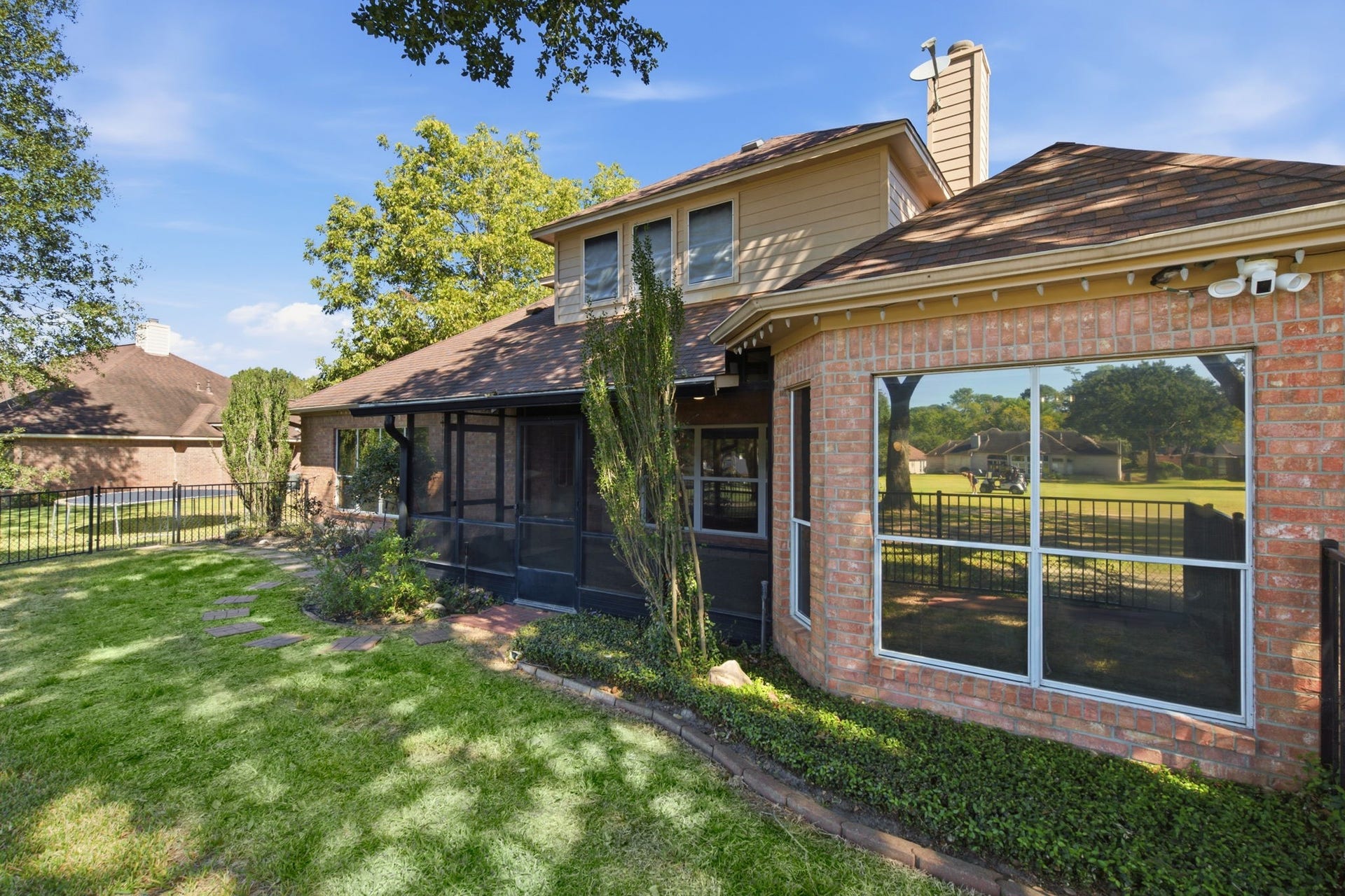 162 Dawns Edge Drive, Conroe, TX 77356