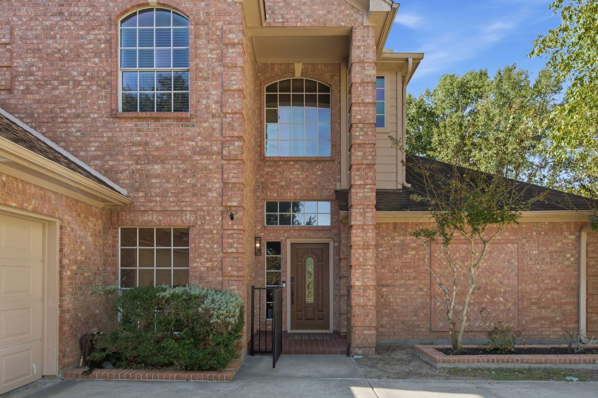 162 Dawns Edge Drive, Conroe, TX 77356