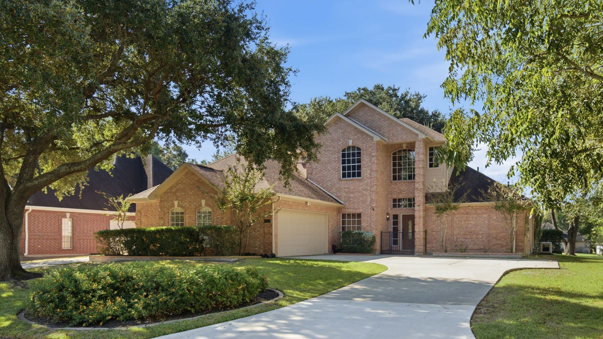 162 Dawns Edge Drive, Conroe, TX 77356