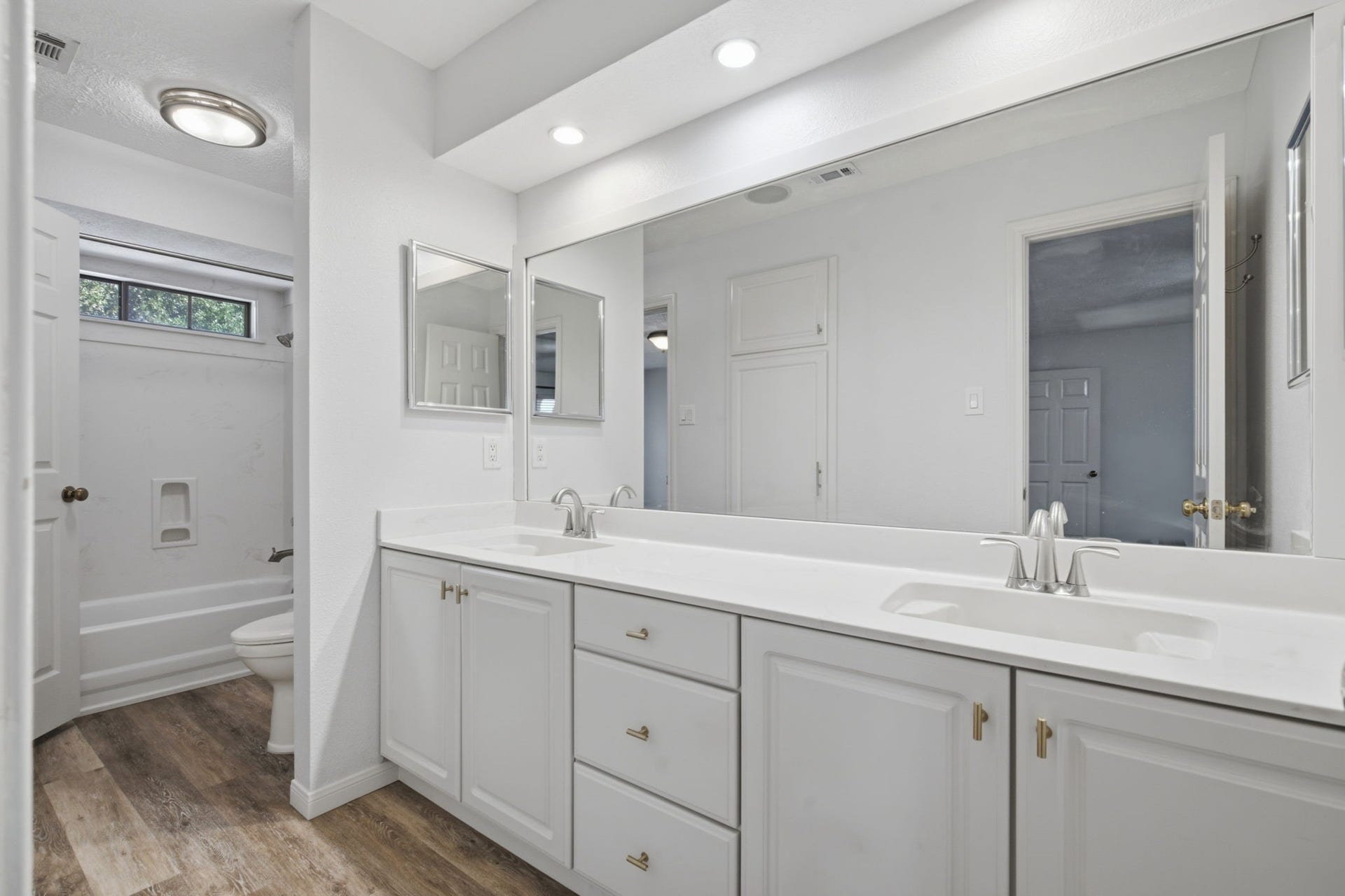 162 Dawns Edge Drive, Conroe, TX 77356