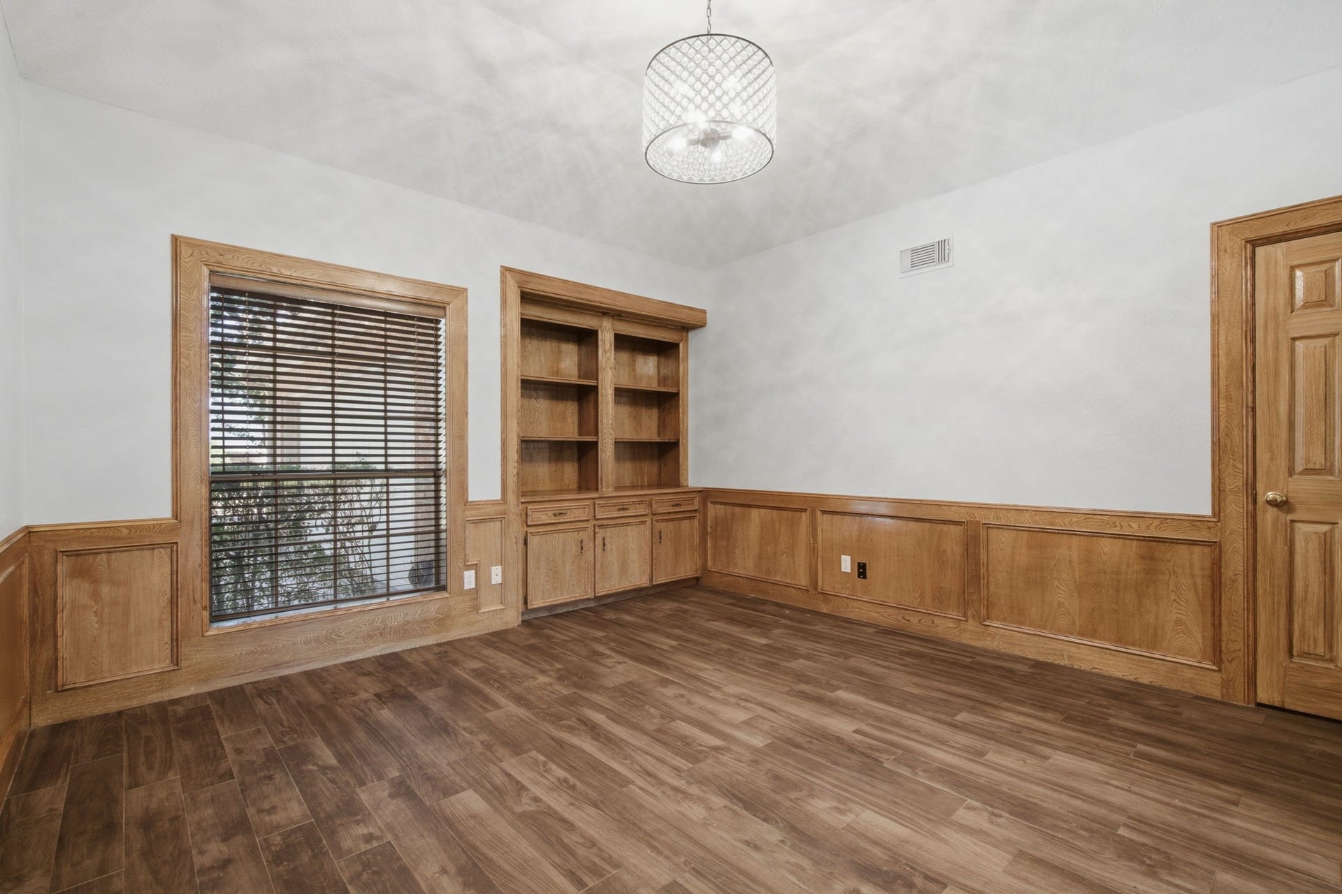 162 Dawns Edge Drive, Conroe, TX 77356