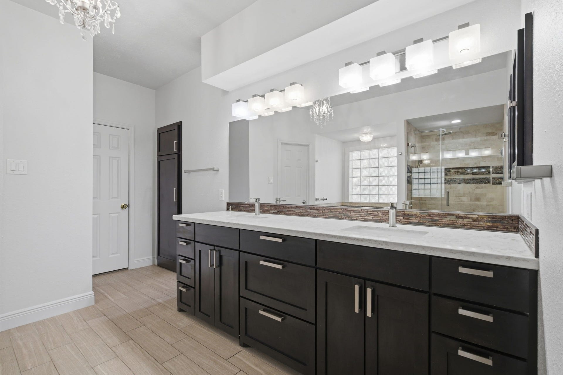 162 Dawns Edge Drive, Conroe, TX 77356