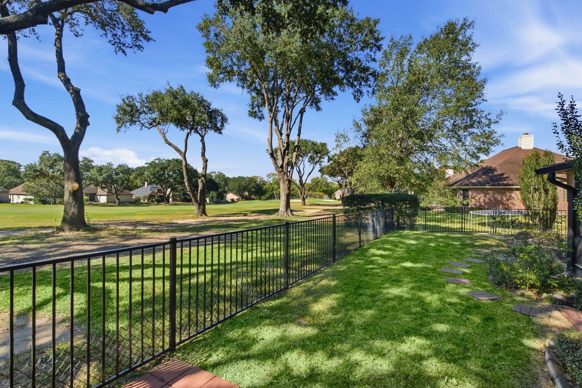 162 Dawns Edge Drive, Conroe, TX 77356