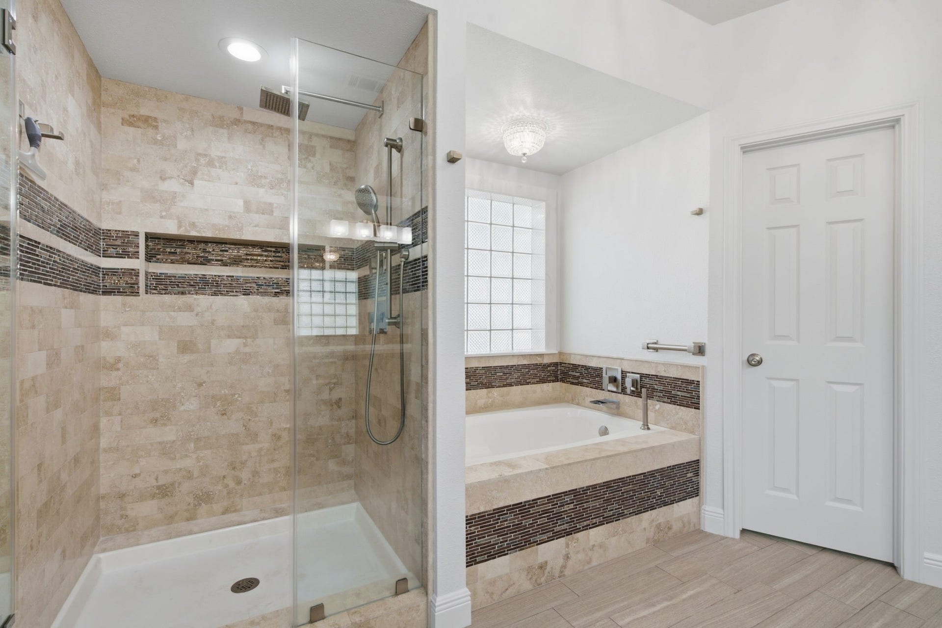 162 Dawns Edge Drive, Conroe, TX 77356