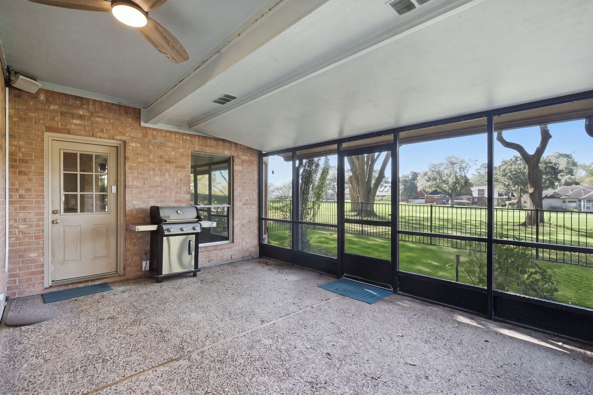 162 Dawns Edge Drive, Conroe, TX 77356