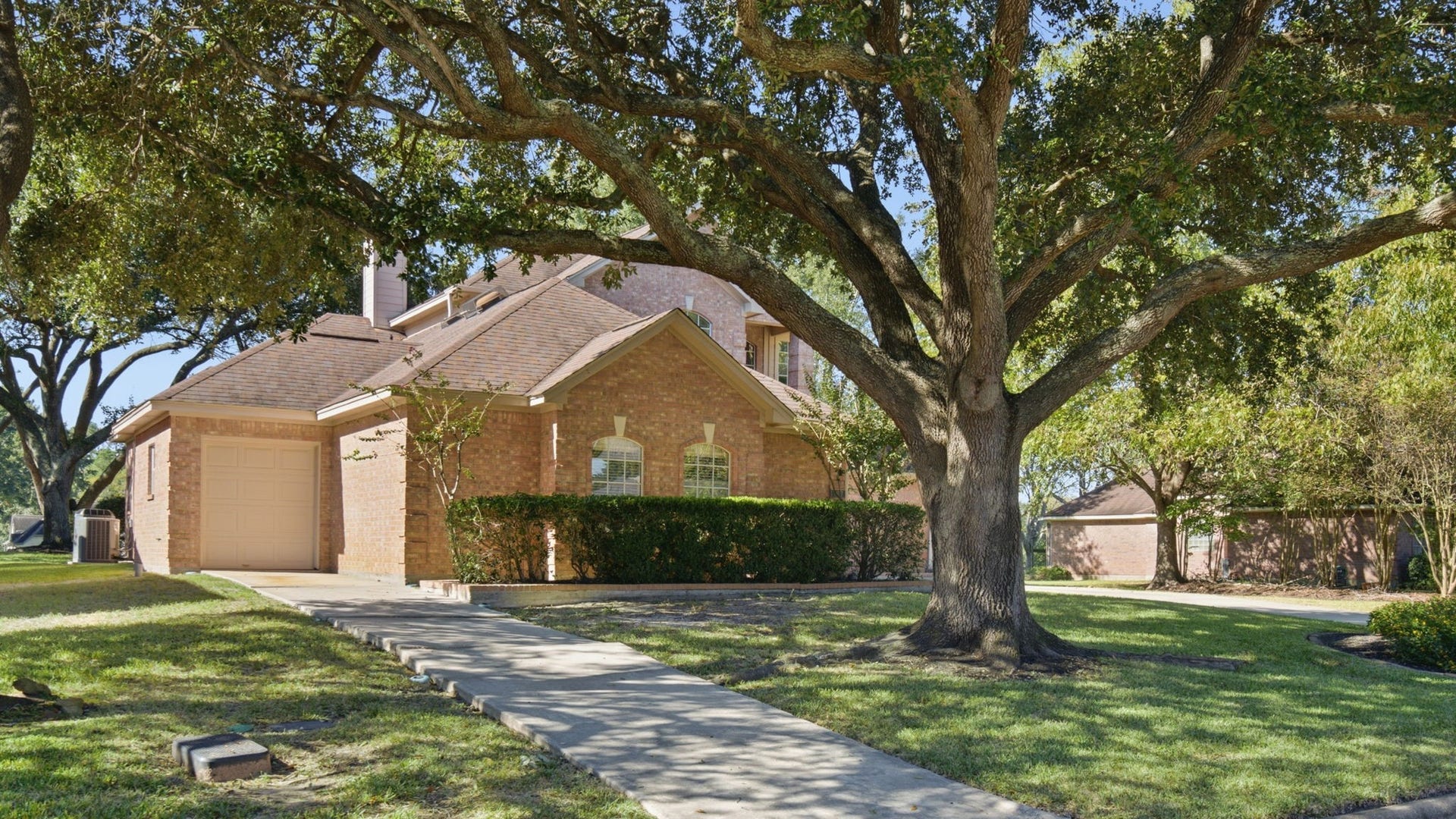 162 Dawns Edge Drive, Conroe, TX 77356