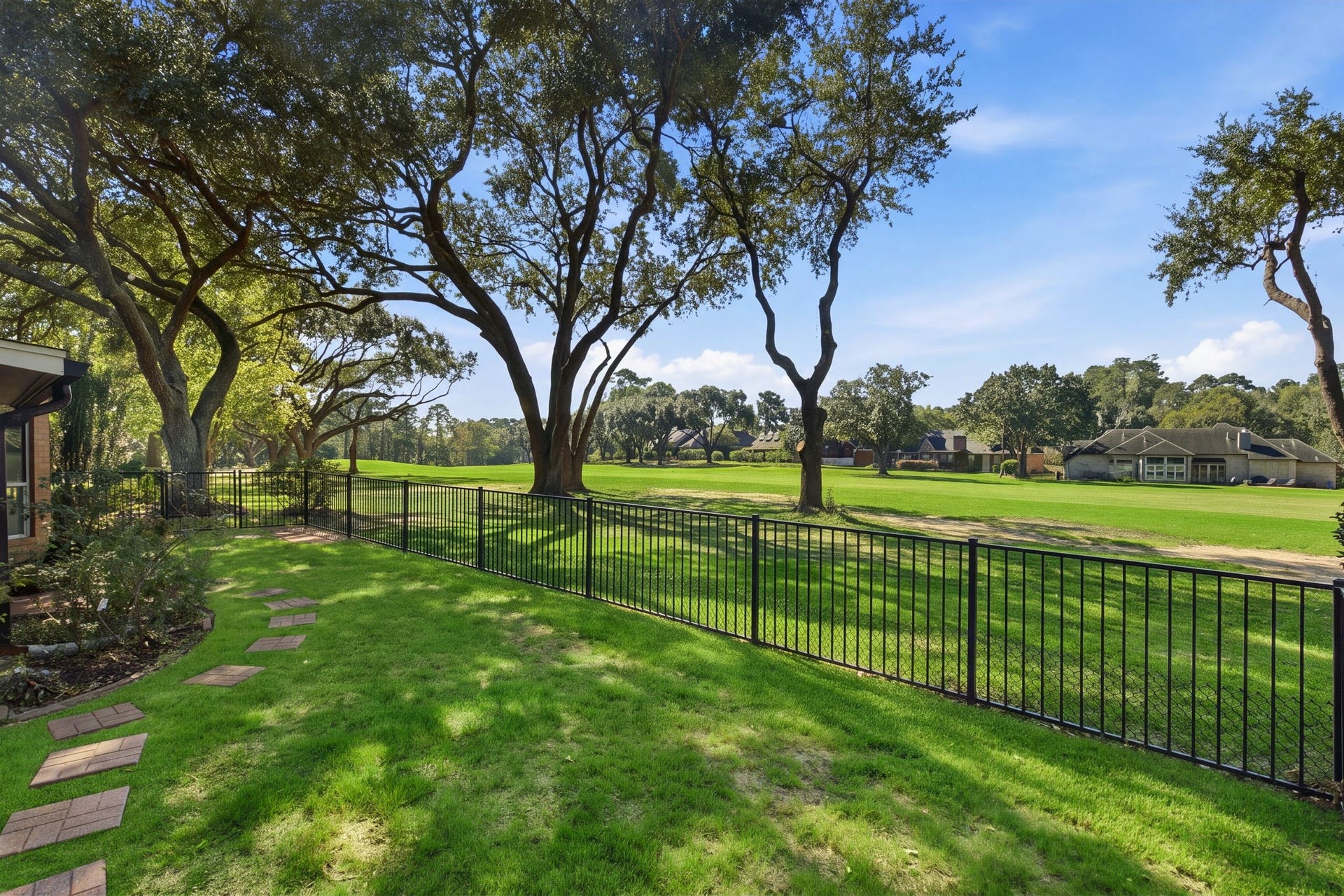 162 Dawns Edge Drive, Conroe, TX 77356