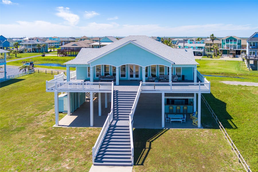 Property photo for 3244 Gulf Castle Drive, Crystal Beach, TX