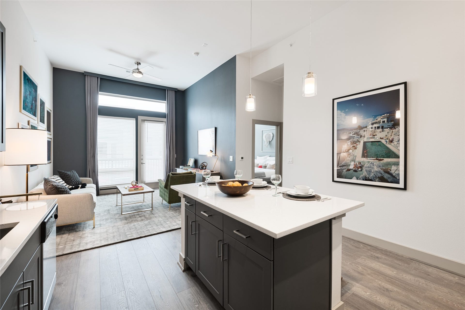 180 Malone Street, #2317, Houston, TX 77007 Model unit shows the high end finishes with quartz counter tops, a gas stove with a griddle. Stainless steel appliances and wood floors!