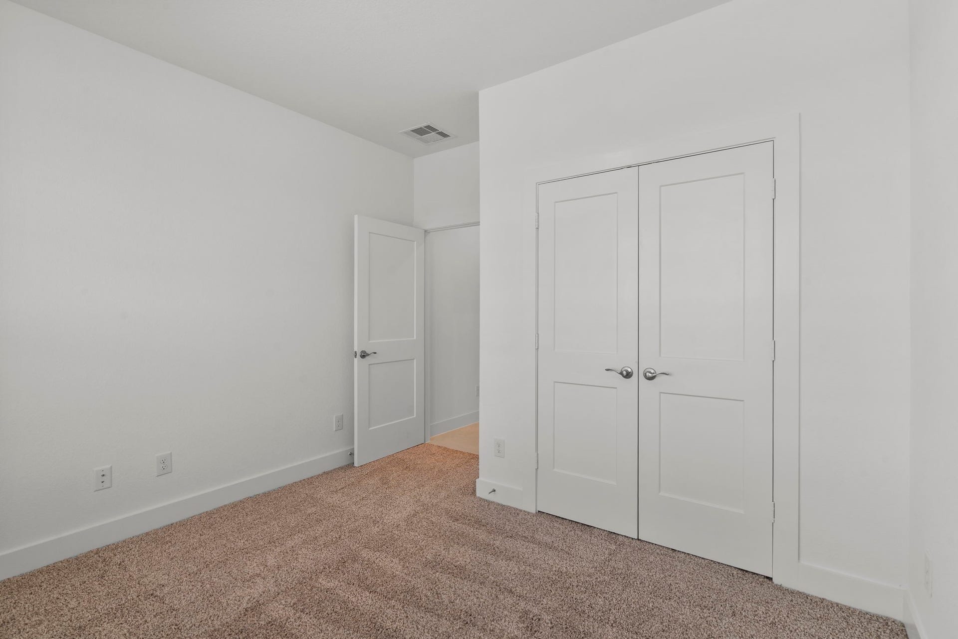 9803 Galaxy Drive, Iowa Colony, TX 77583 Photos are REPRESENTATIVE of the home /floor plan and are NOT of the actual home. Selections, features, and room options vary.