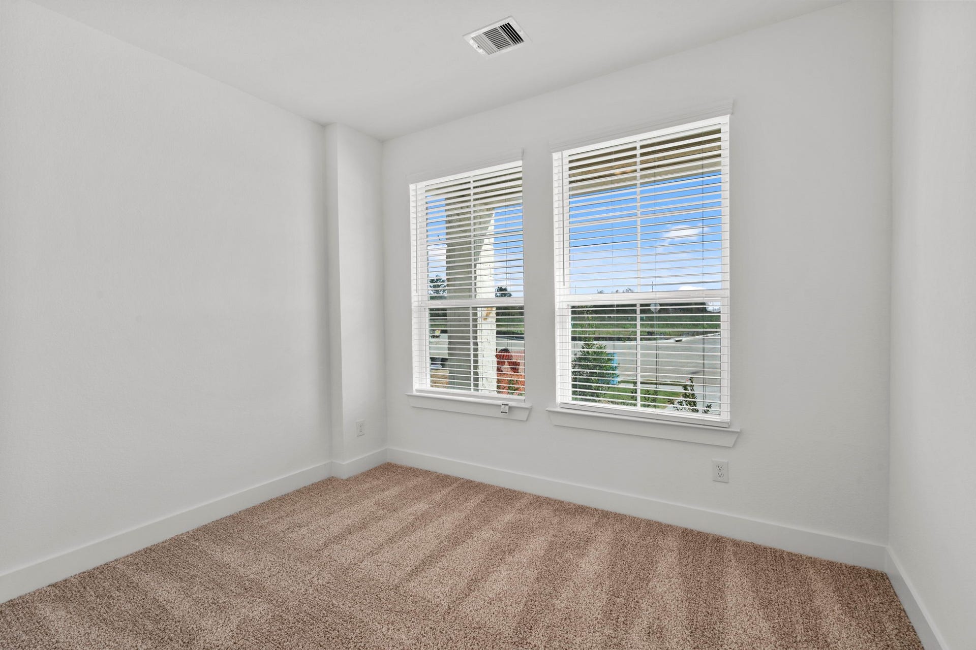 9803 Galaxy Drive, Iowa Colony, TX 77583 Photos are REPRESENTATIVE of the home /floor plan and are NOT of the actual home. Selections, features, and room options vary.