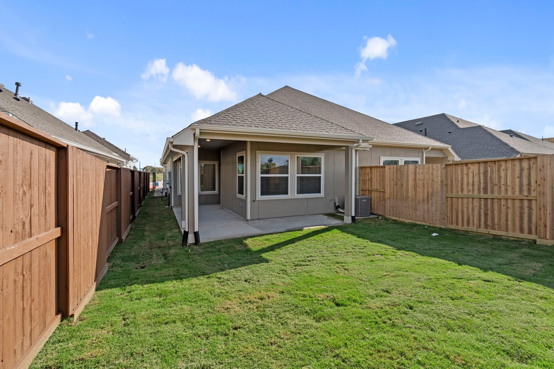 9803 Galaxy Drive, Iowa Colony, TX 77583 Photos are REPRESENTATIVE of the home /floor plan and are NOT of the actual home. Selections, features, and room options vary.