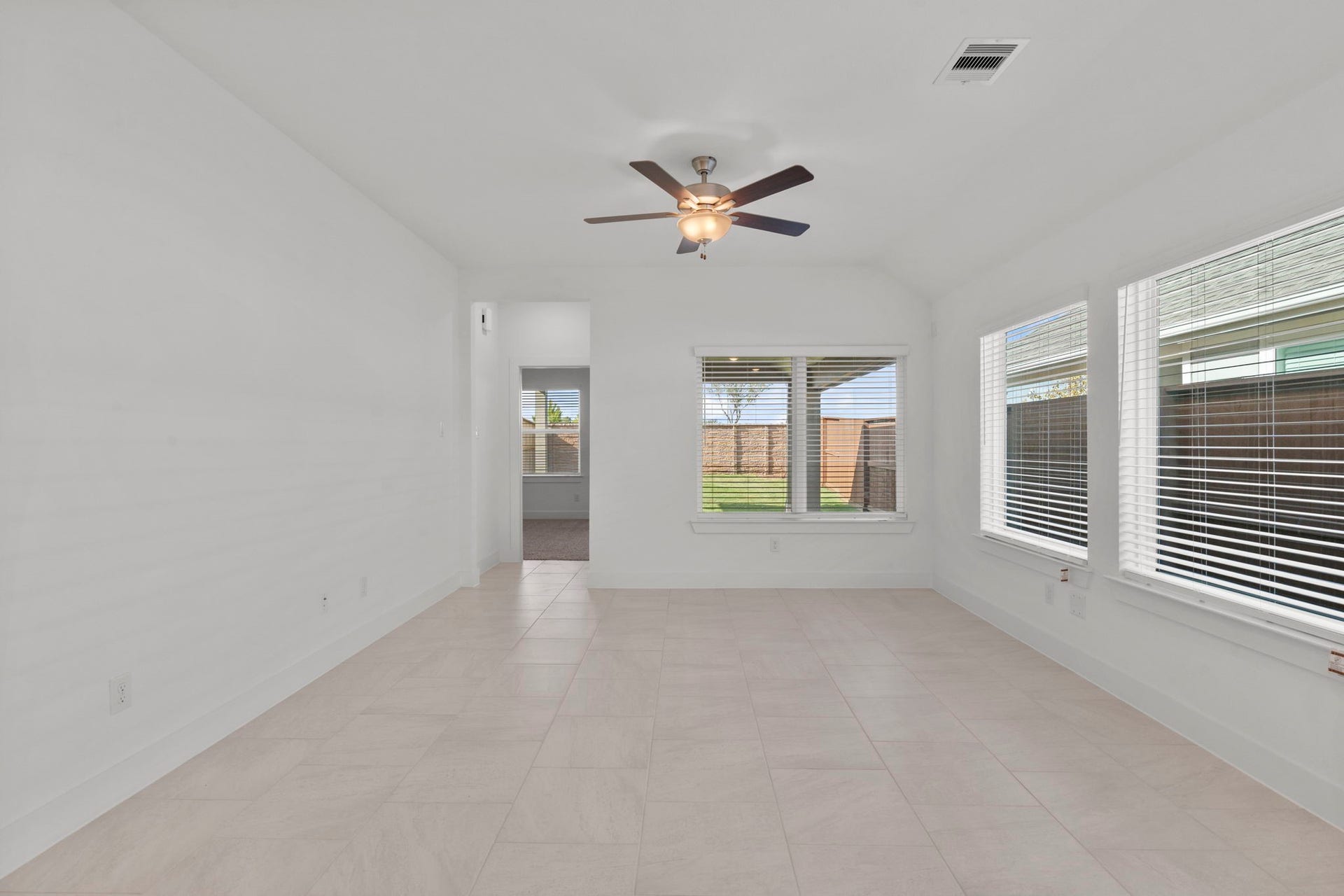 9803 Galaxy Drive, Iowa Colony, TX 77583 Photos are REPRESENTATIVE of the home /floor plan and are NOT of the actual home. Selections, features, and room options vary.