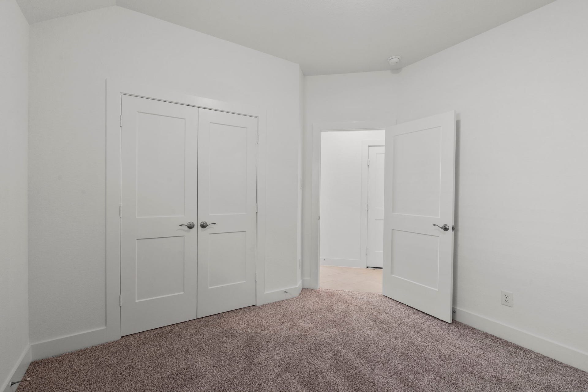 9803 Galaxy Drive, Iowa Colony, TX 77583 Photos are REPRESENTATIVE of the home /floor plan and are NOT of the actual home. Selections, features, and room options vary.