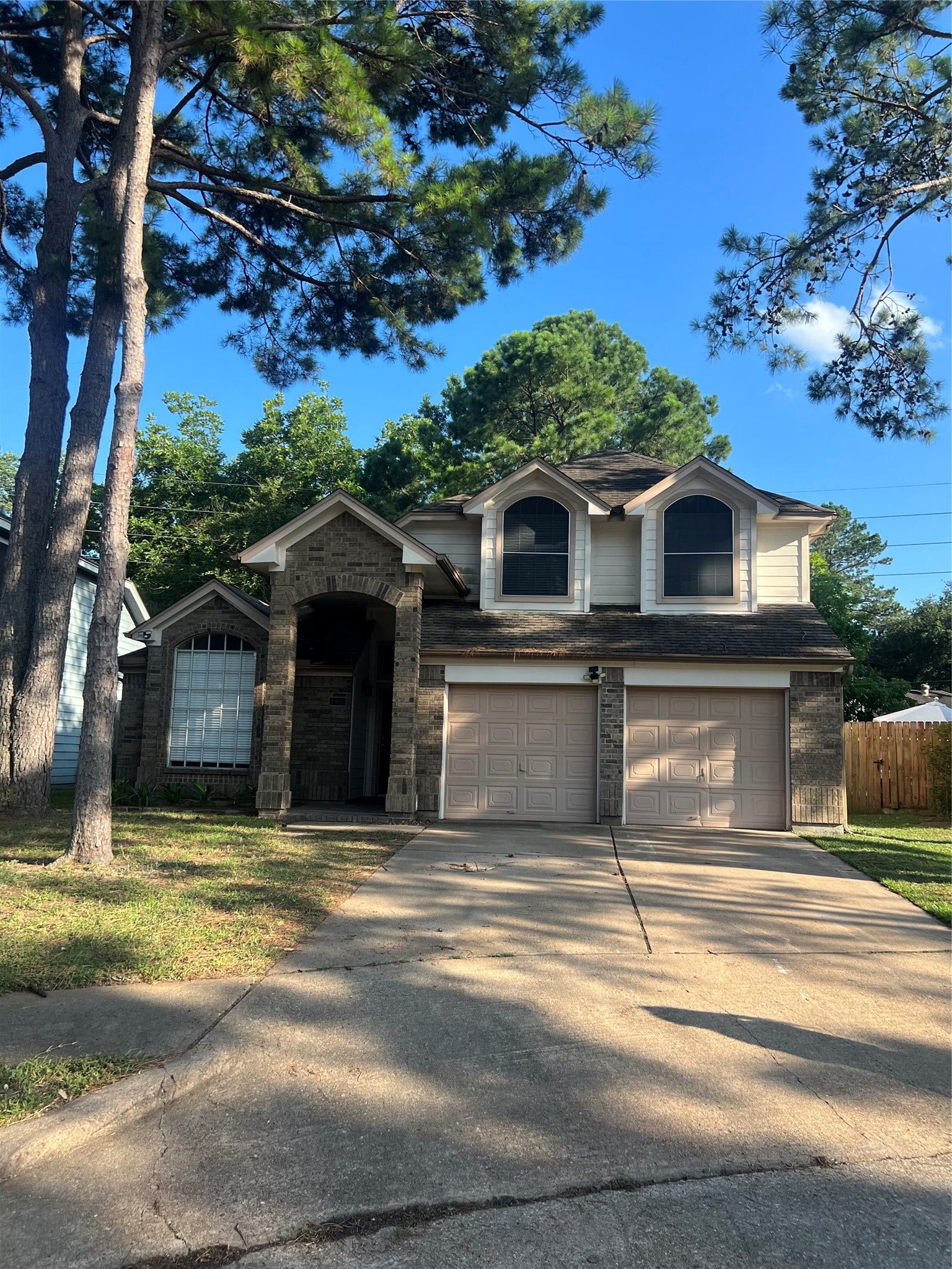 8406 Lake Crystal Drive, Houston, TX 77095 Welcome to 8406 Lake Crystal Drive, Houston, Texas, 77095. This 5 bedroom and 2/1 bathroom property in Copperfield features two attached garages, open floor plan and many other amenities!