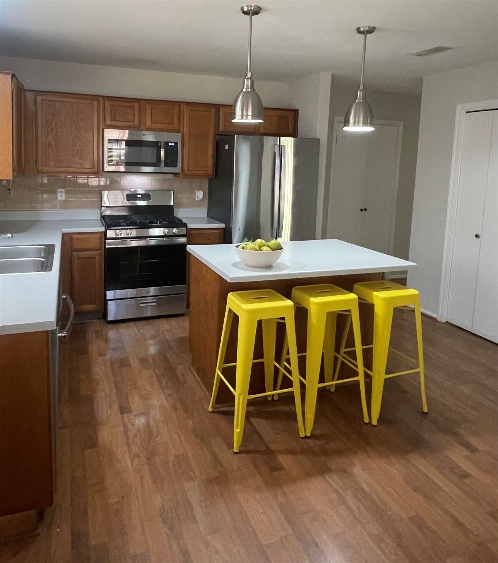 Kitchen with Island and stainless appliances