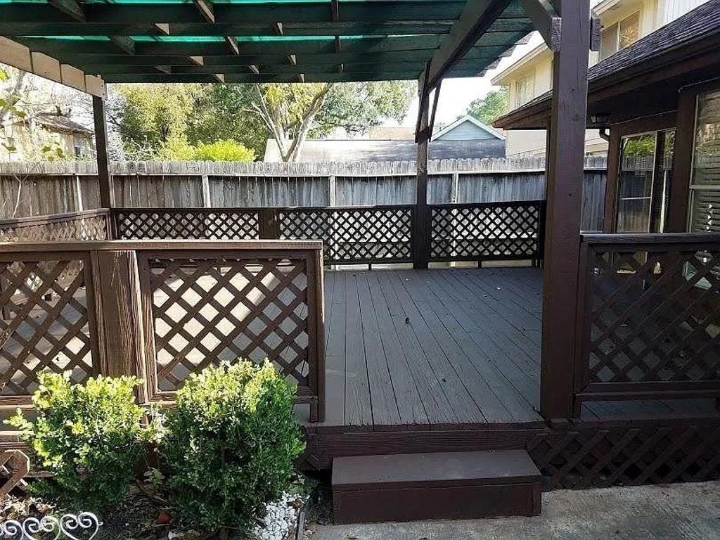 Outdoor deck