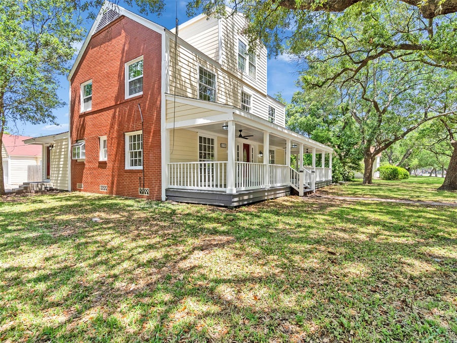Property photo for 230 9th Avenue, Texas City, TX