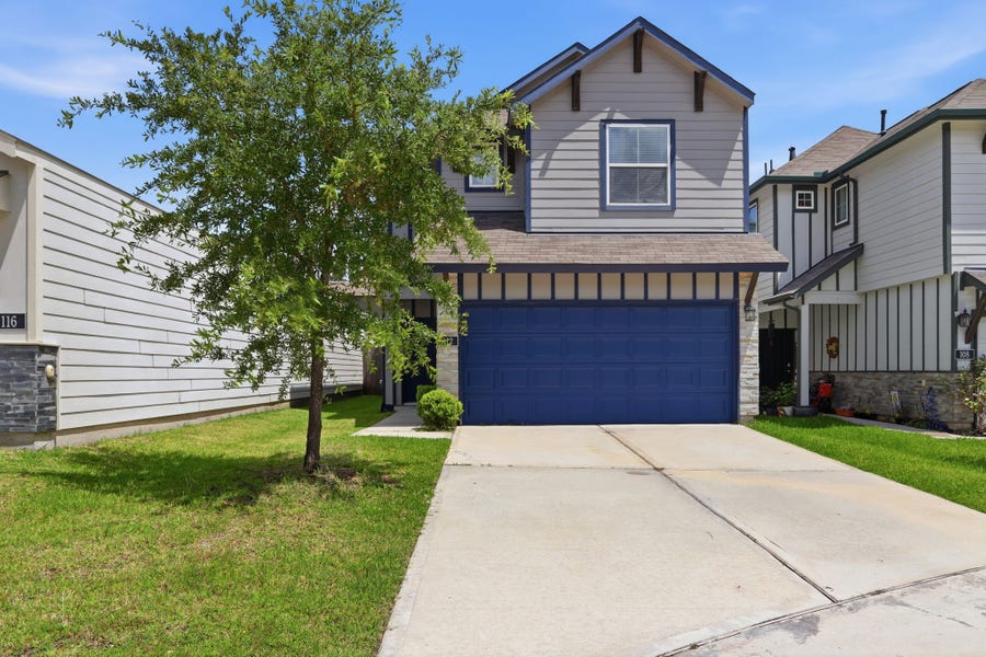 Property photo for 112 Camelot Place Court, Conroe, TX