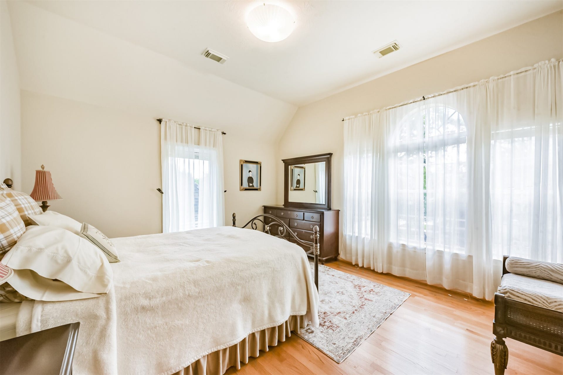 5346 Navarro Street, Houston, TX 77056 5346 Navarro Street, Houston, TX 77056