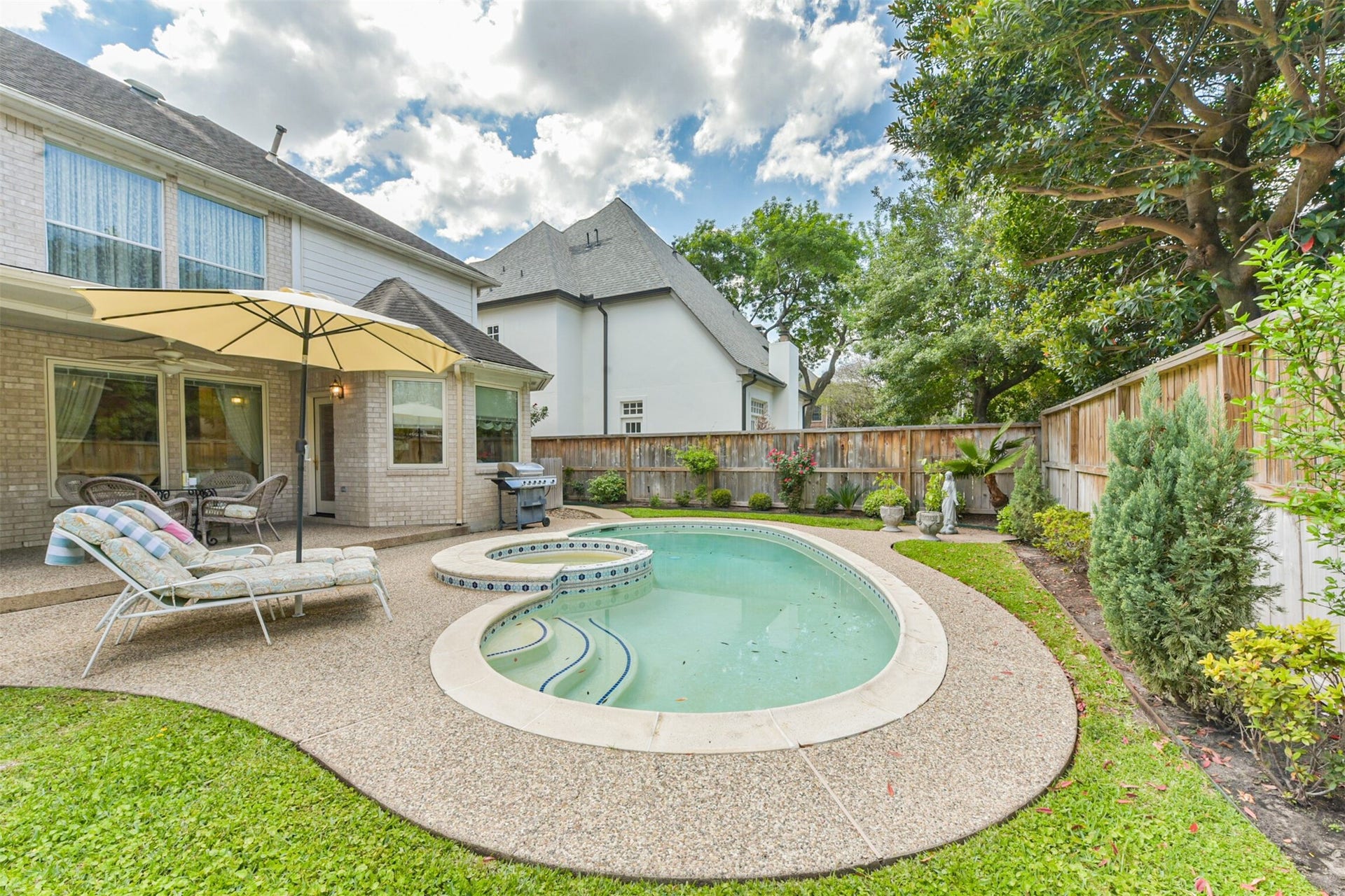5346 Navarro Street, Houston, TX 77056 5346 Navarro Street, Houston, TX 77056