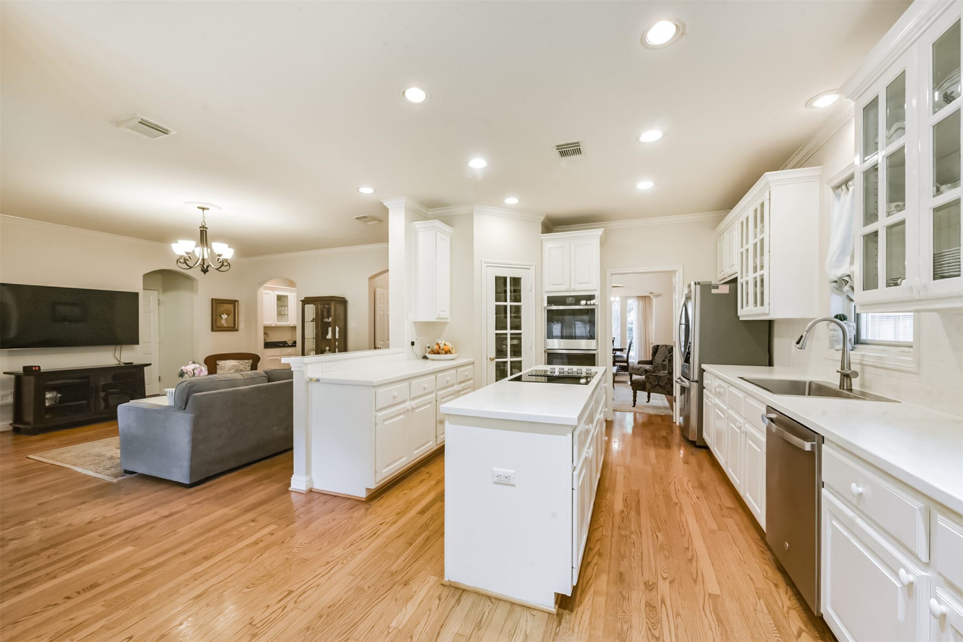 5346 Navarro Street, Houston, TX 77056 5346 Navarro Street, Houston, TX 77056