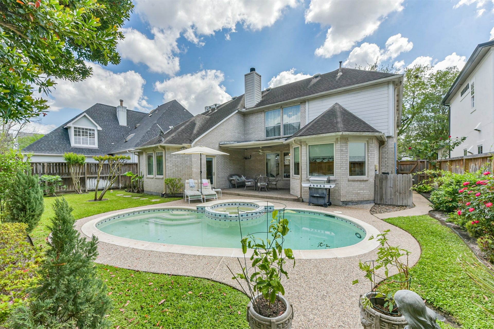 5346 Navarro Street, Houston, TX 77056 Resort Style Backyard