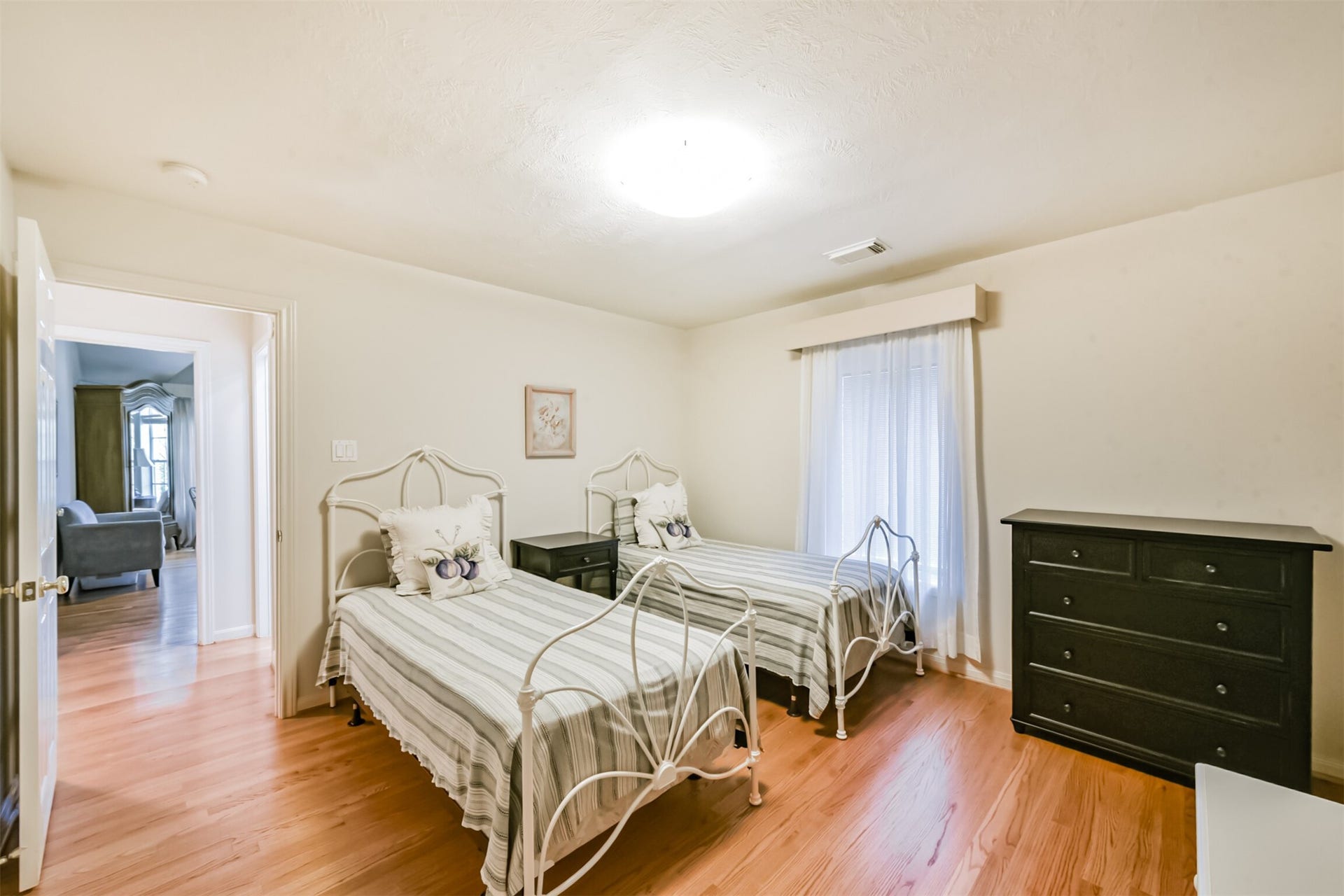5346 Navarro Street, Houston, TX 77056 5346 Navarro Street, Houston, TX 77056