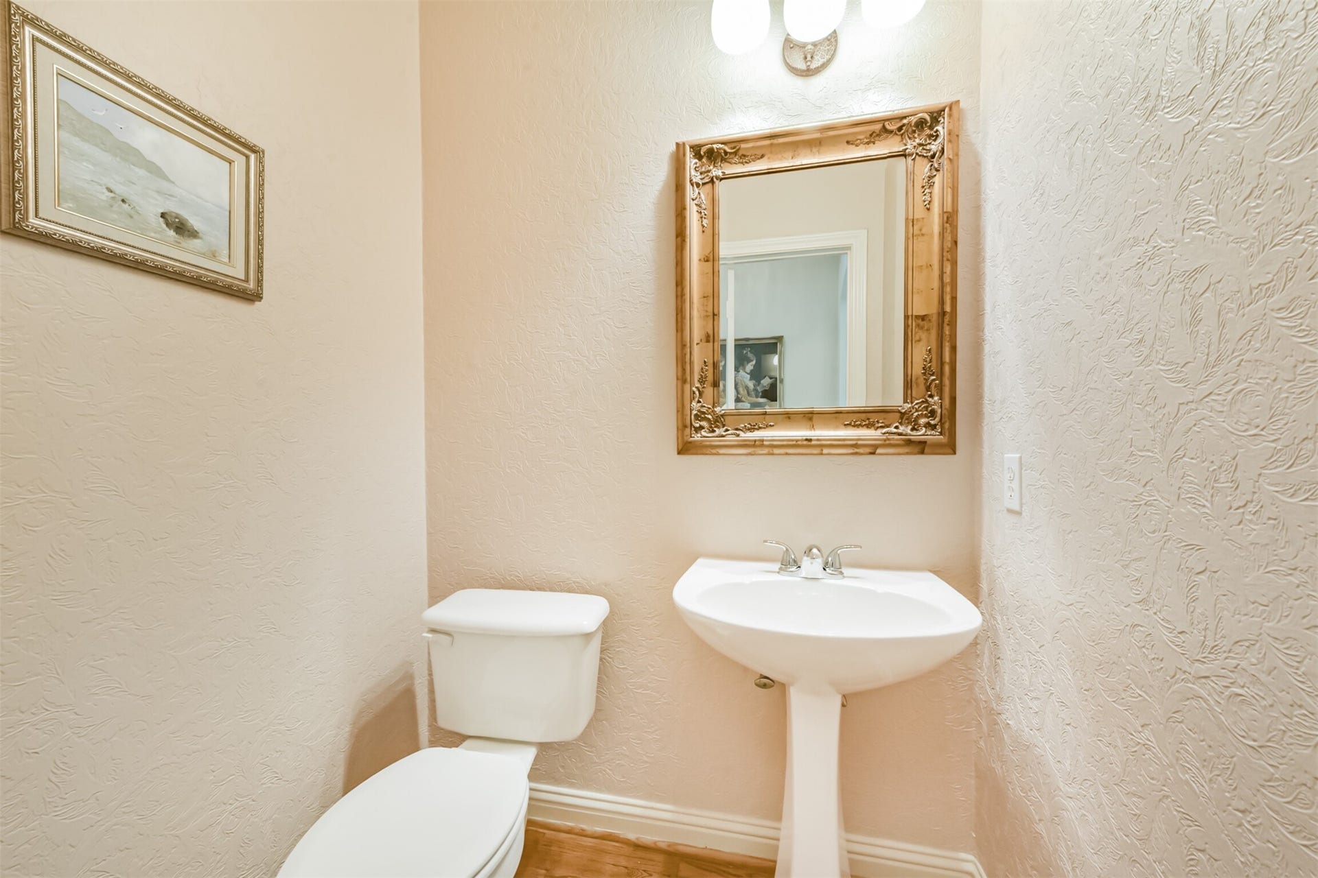 5346 Navarro Street, Houston, TX 77056 5346 Navarro Street, Houston, TX 77056