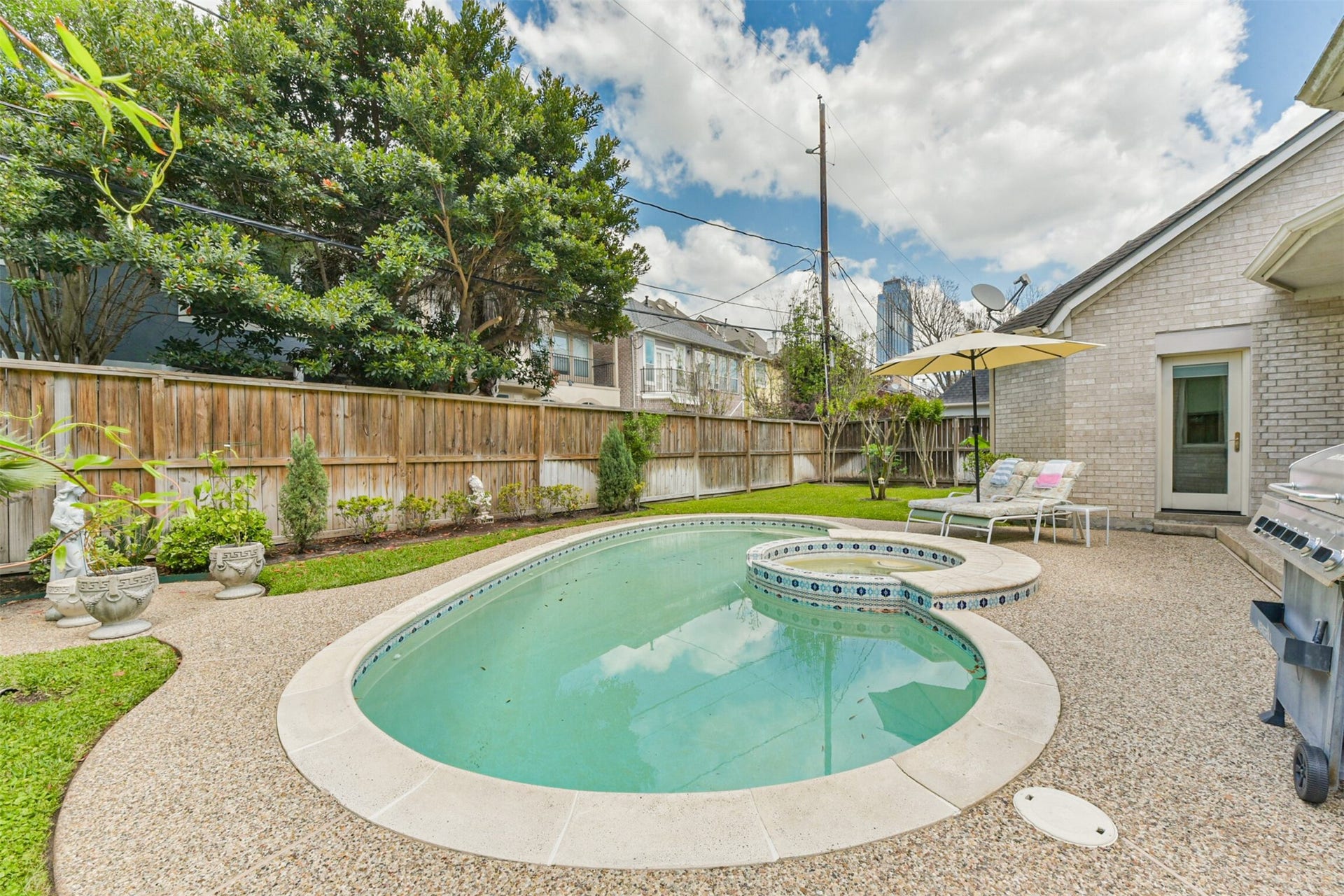 5346 Navarro Street, Houston, TX 77056 5346 Navarro Street, Houston, TX 77056