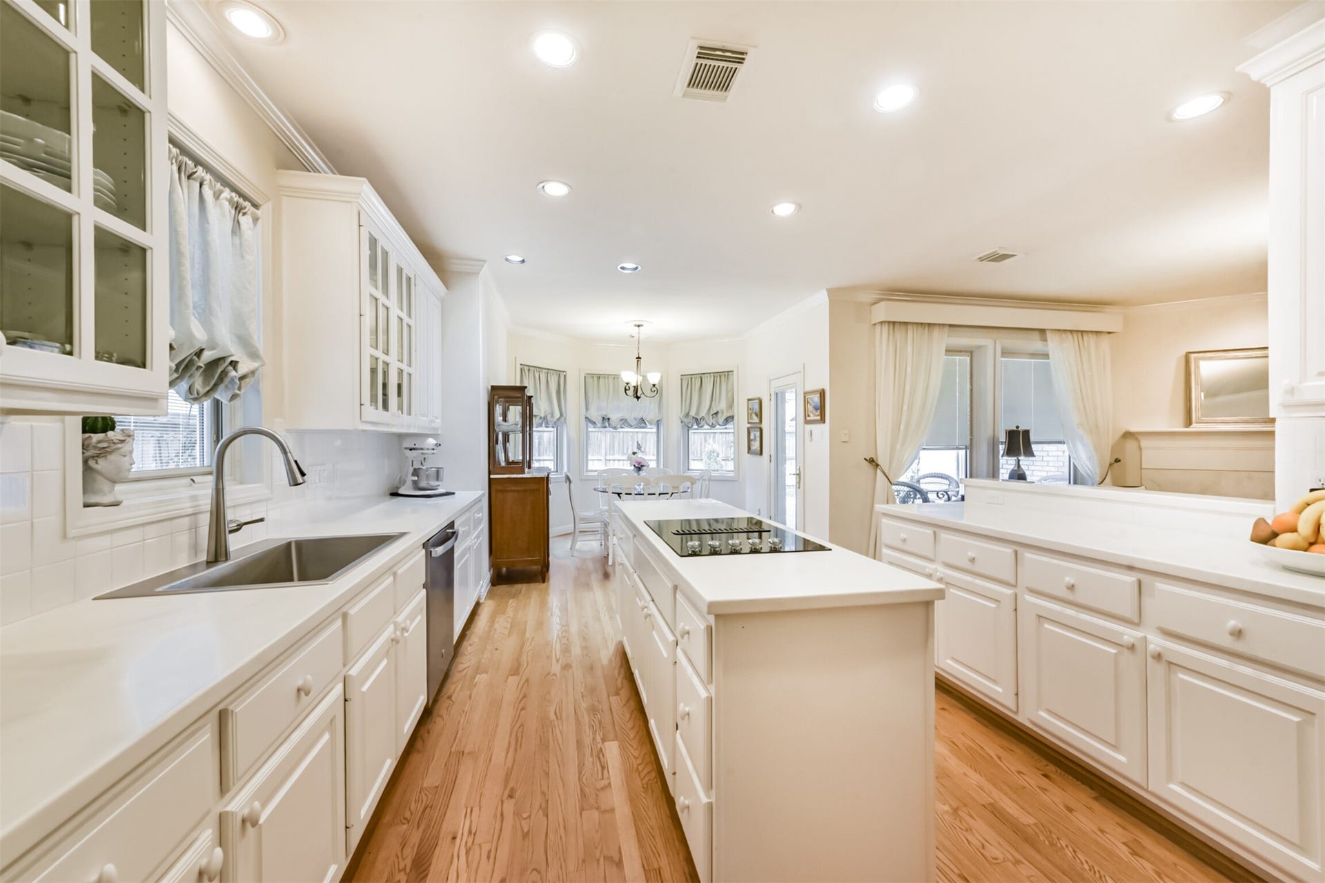 5346 Navarro Street, Houston, TX 77056 5346 Navarro Street, Houston, TX 77056