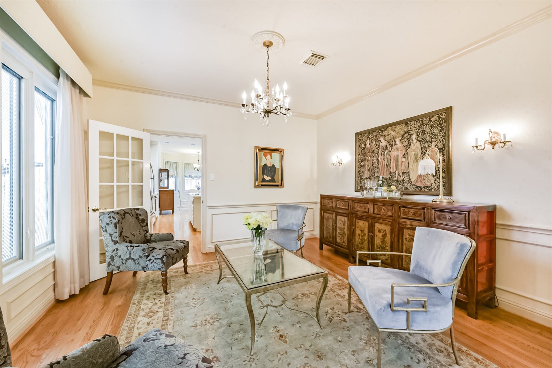 5346 Navarro Street, Houston, TX 77056 Formal living room.