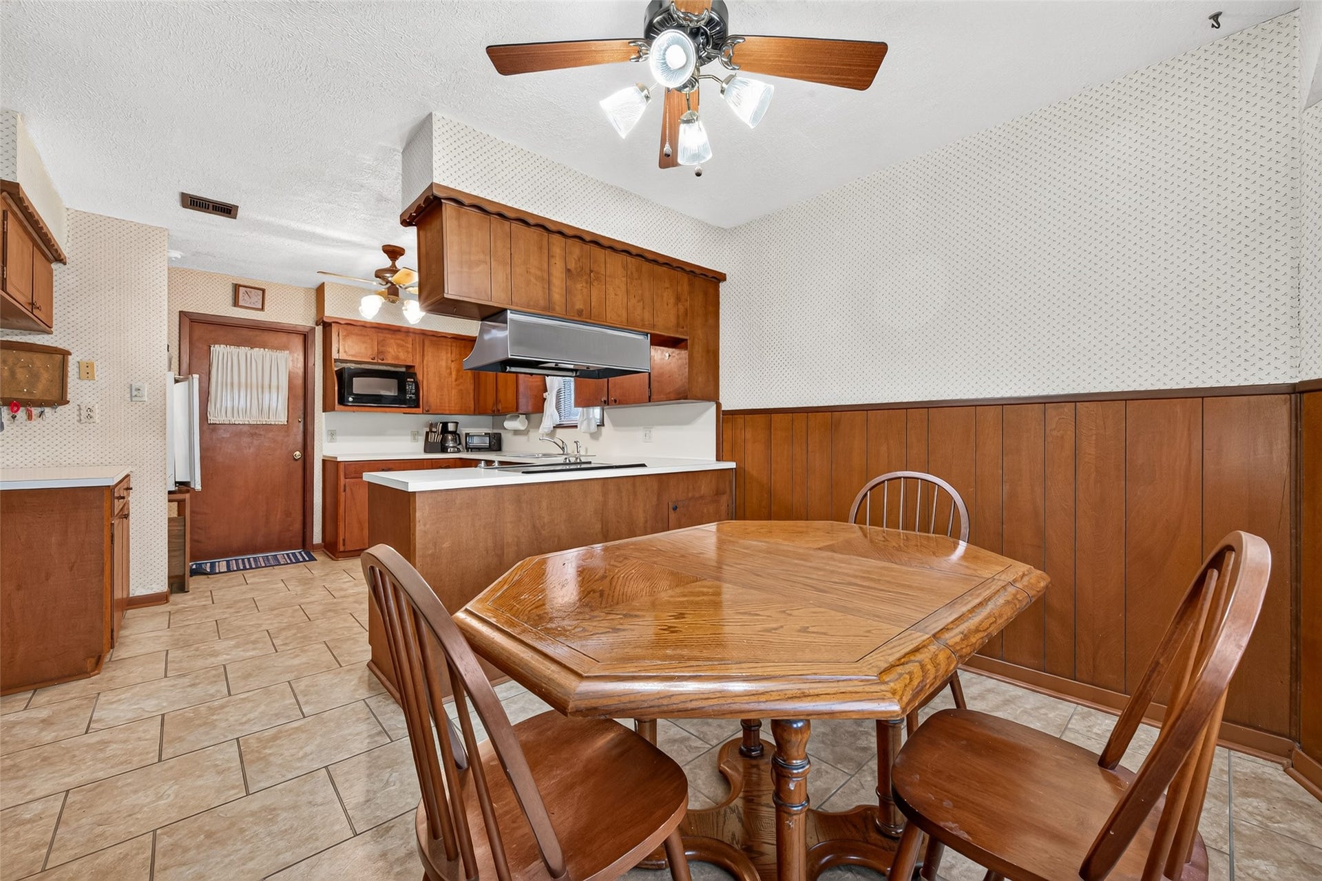 821 Bernard Avenue, Rosenberg, TX 77471 821 Bernard Avenue, Rosenberg, TX 77471