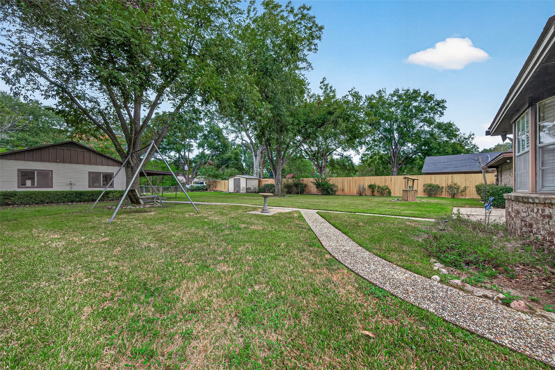 821 Bernard Avenue, Rosenberg, TX 77471 Sidewalks