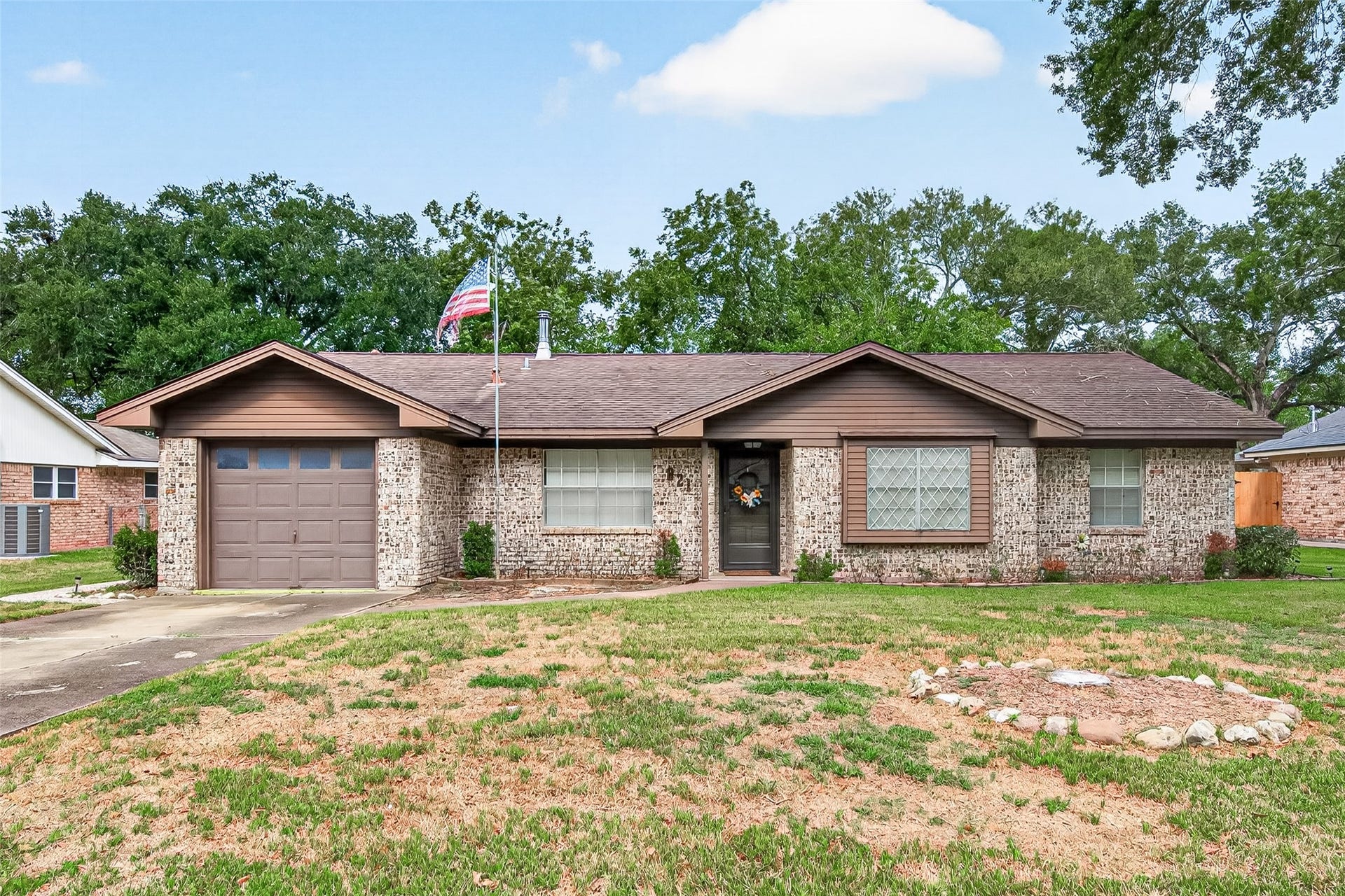 821 Bernard Avenue, Rosenberg, TX 77471 Welcome home!