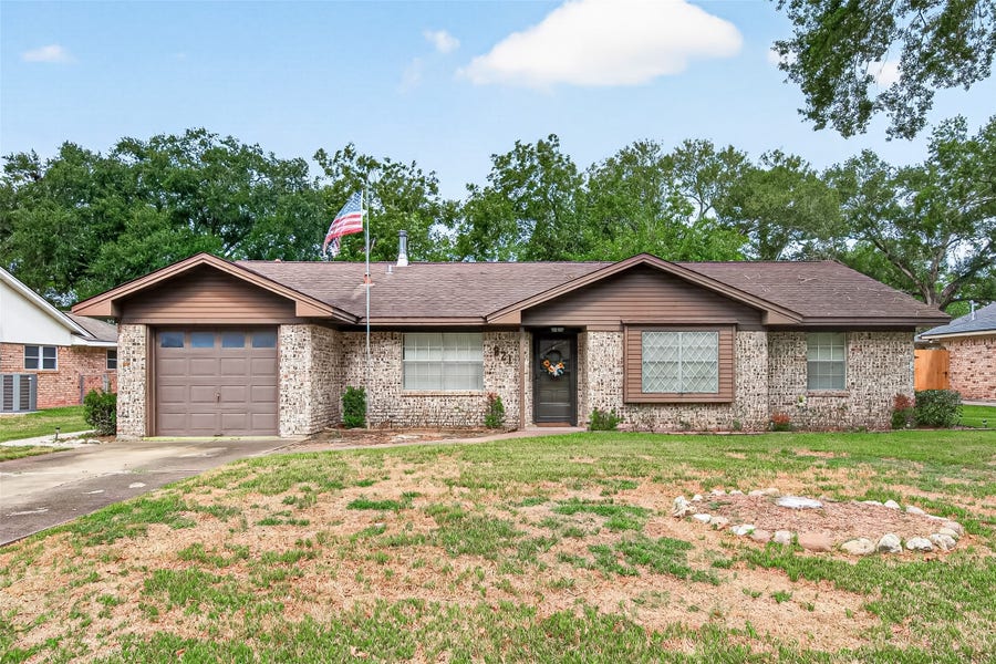 Property photo for 821 Bernard Avenue, Rosenberg, TX