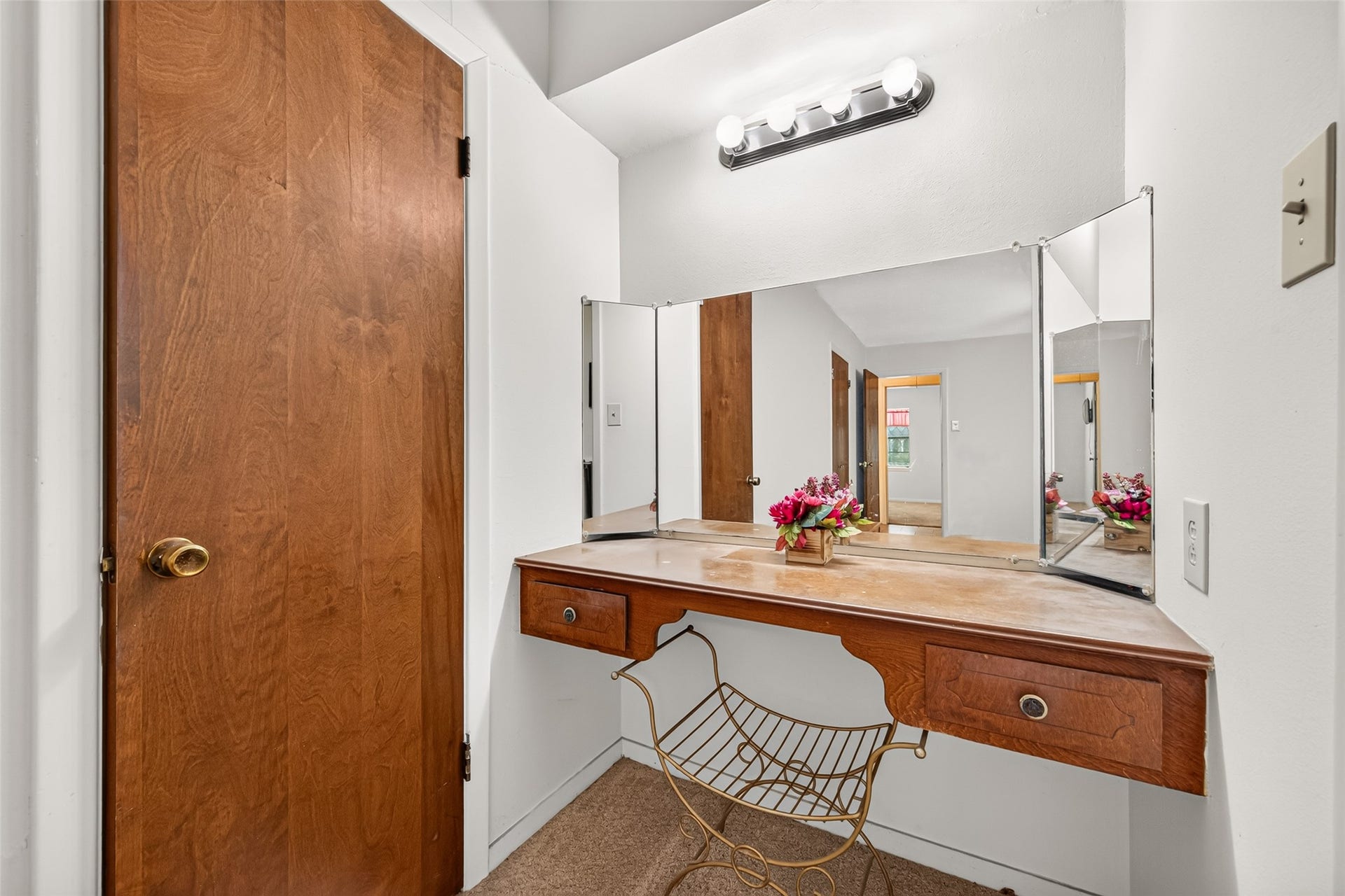 821 Bernard Avenue, Rosenberg, TX 77471 Dressing table in Primary