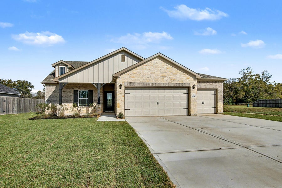 Property photo for 414 Wellshire Drive, West Columbia, TX