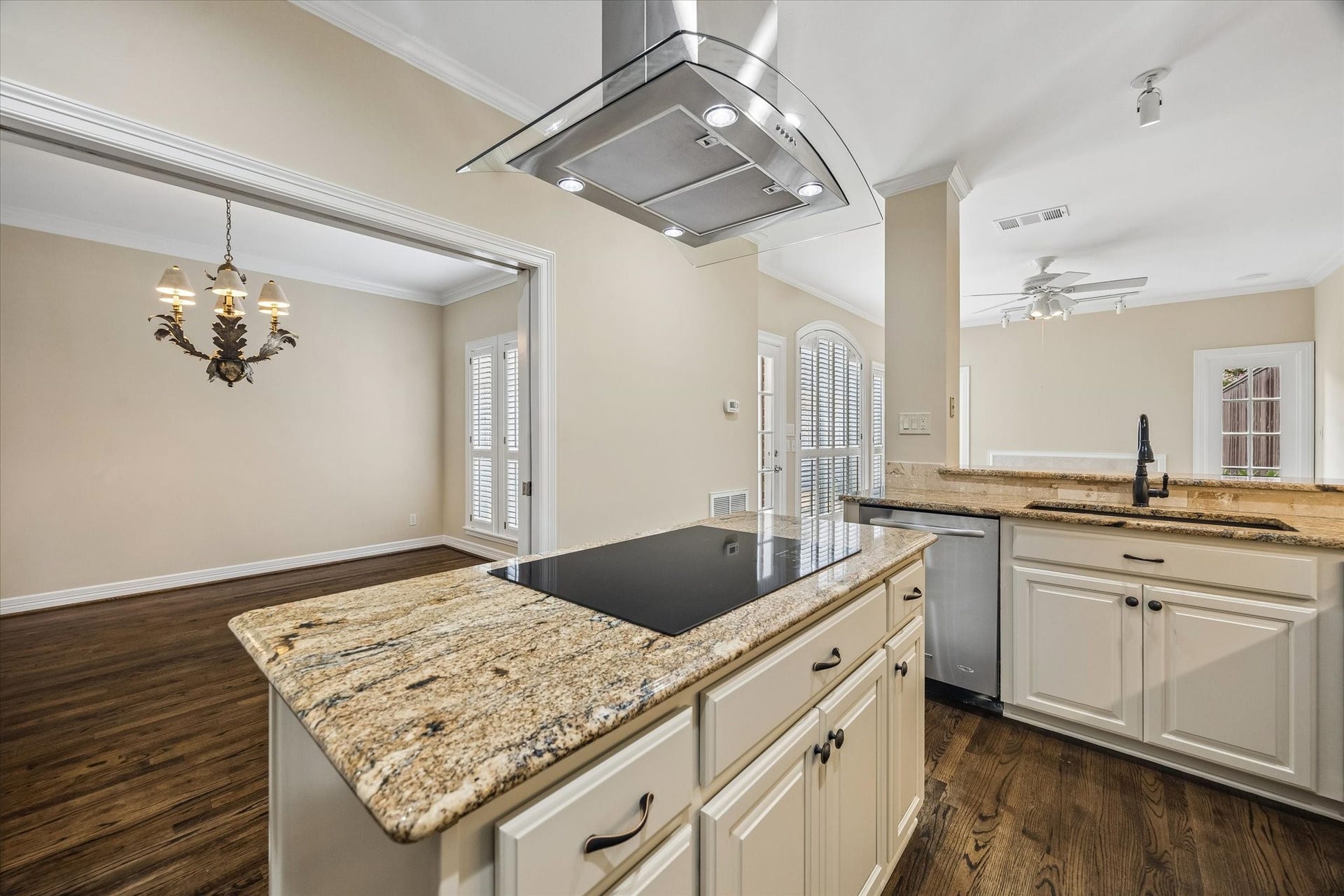 1613 Norfolk Street, Houston, TX 77006 1613 Norfolk Street, Houston, TX 77006