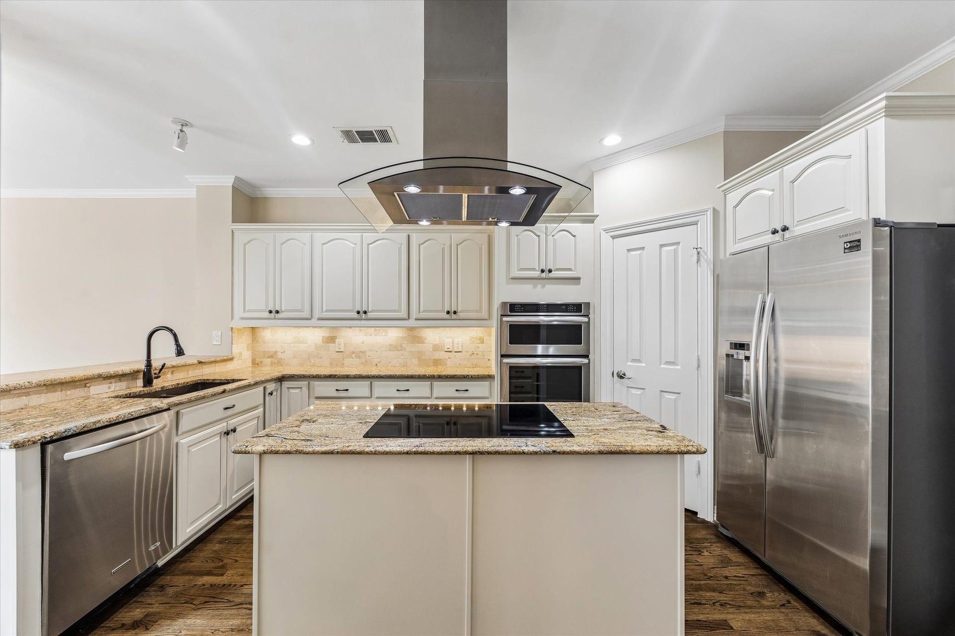 1613 Norfolk Street, Houston, TX 77006 Kitchen with SS appliances.