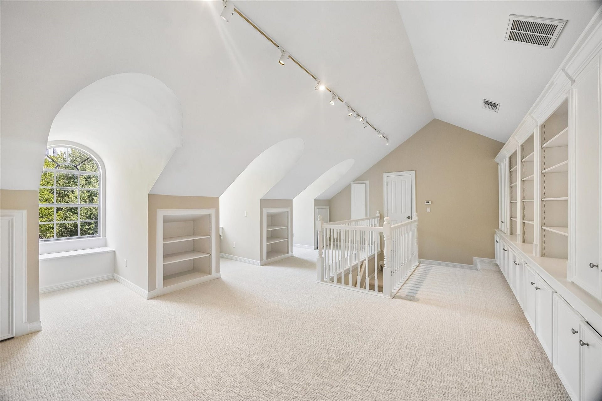 1613 Norfolk Street, Houston, TX 77006 3rd floor gameroom