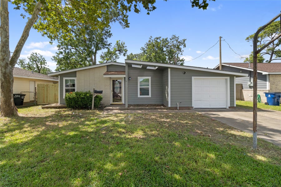 Property photo for 2213 17th Avenue N, Texas City, TX
