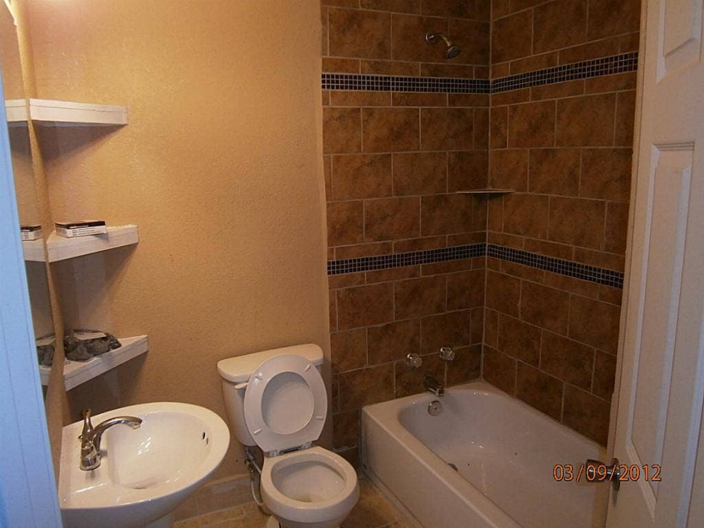 225 Nanlee Street, La Marque, TX 77568 Updated master bath with pedestal sink